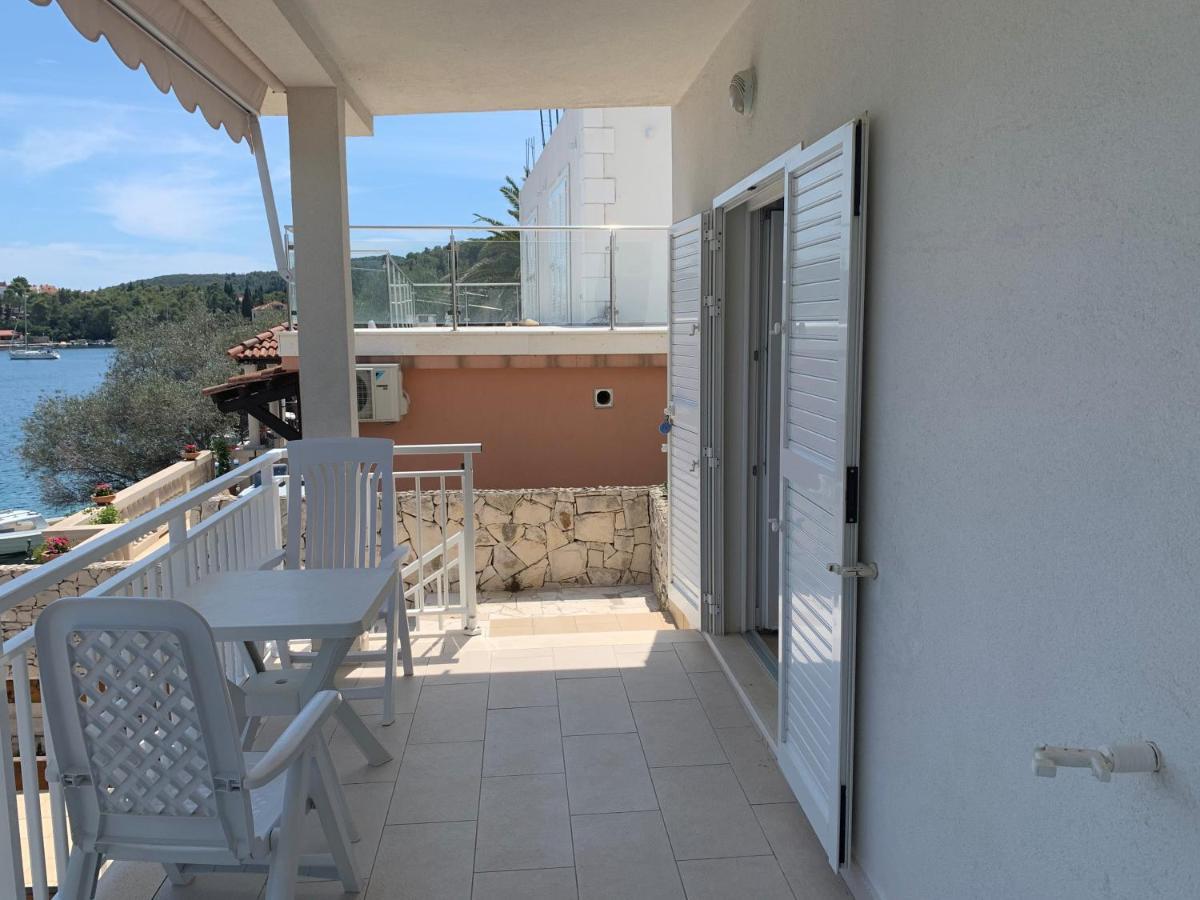 Studio Apartments More Đảo Korčula Ngoại thất bức ảnh